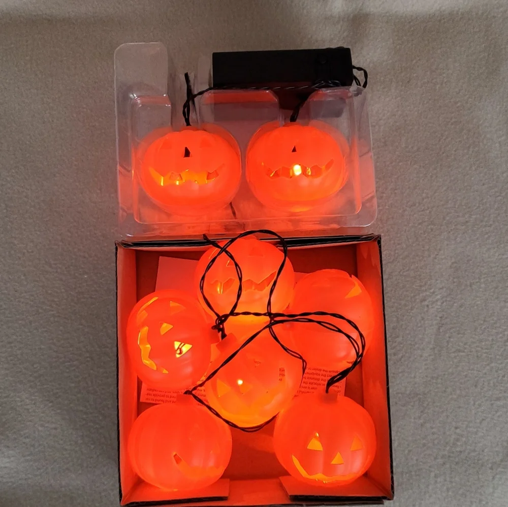 String of 8 halloween battery operated led orange blinking pumpkin lights